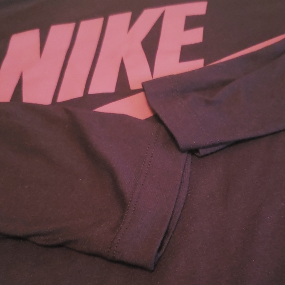 Nike top - Picture 4 of 6